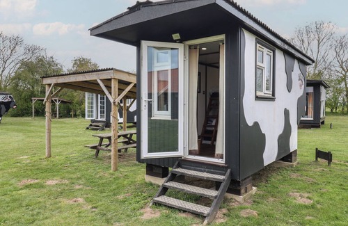 Woodbridge Cottage | BLUEBELLE (COW SHED 5), character holiday cottage in Campsea Ashe