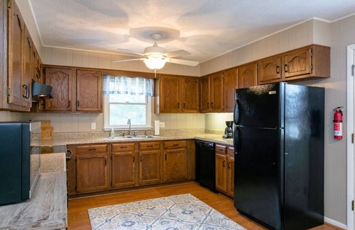 Weaverville House | Bluebird Cottage - Hot Tub, Firepit, 15 mins to DT Asheville