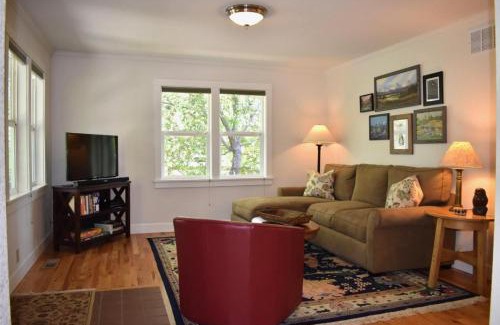 River West House | Bluebird Day - Kokanee Cottage