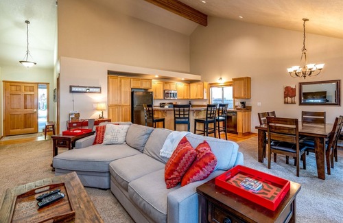 Southwest Bend House | Bluebird Day - Quail Pine Retreat