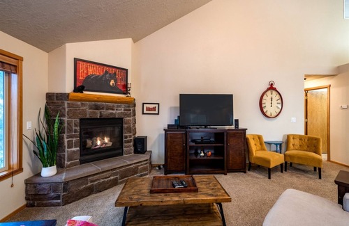 Southwest Bend House | Bluebird Day - Quail Pine Retreat
