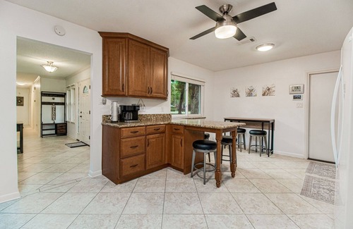North Northwest Pensacola House | Bluebird House: spacious 3BR with sunroom on an acre