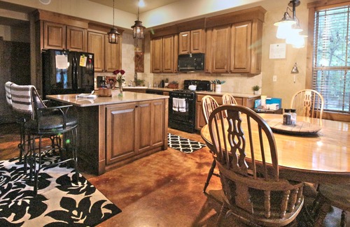 Kingston House | Bluebird Landing is a family-friendly home near Alberta Creek & Washita Point