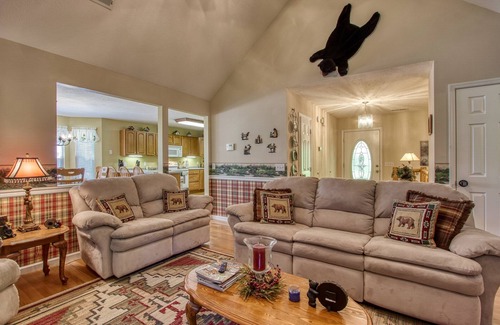 Pigeon Forge Cabin | Bluebird's Song by HoneyBearCabins