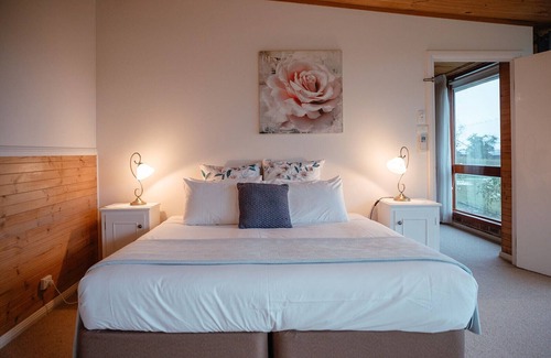 Lovedale Cabin | Bluebush Estate - The Lodge - Group Accommodation at it's Best!