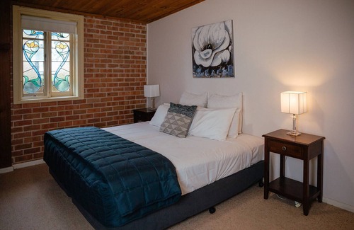 Lovedale Cabin | Bluebush Estate - The Lodge - Group Accommodation at it's Best!