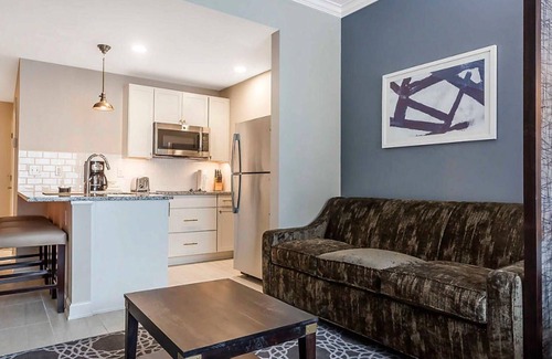 Downtown Charleston Resort | Bluegreen's King 583 Resort - Studio – Charleston Charm Meets Modern Luxury