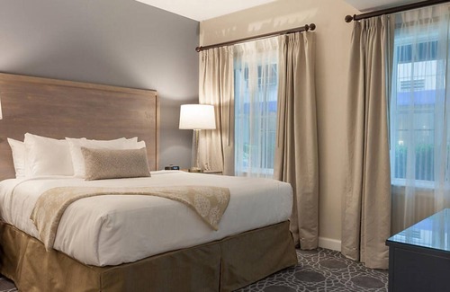 Downtown Charleston Resort | Bluegreen's King 583 Resort - 1 Bd. – Historic Charleston with a Modern Twist