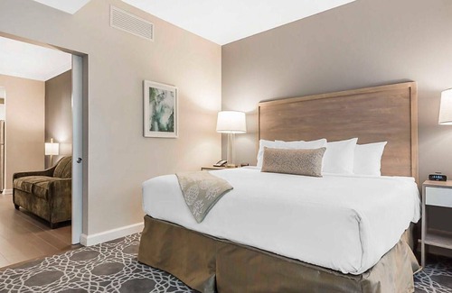 Cannonborough Elliotborough Resort | Bluegreen's King 583 Resort - 1 Bd. – Historic Charleston with a Modern Twist