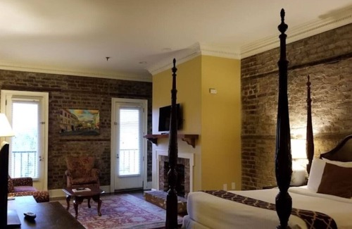 French Quarter Resort | Bluegreen's Lodge Alley Inn: Historic Charm, Modern Comfort, Top Location-Studio