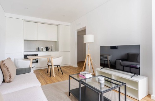 Casal da Ladeira Apartment | Blueground | Alvalade, balcony, nr Campo Pequeno