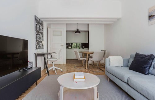 Sao Joao de Deus Apartment | Blueground | Areeiro, furnished, washer, a/c