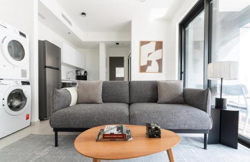 Tel Aviv Apartment | Blueground at Tzameret, High End, Balcony