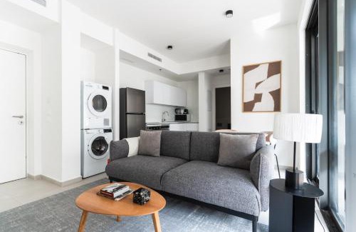 Tel Aviv Apartment | Blueground at Tzameret, High End, Balcony