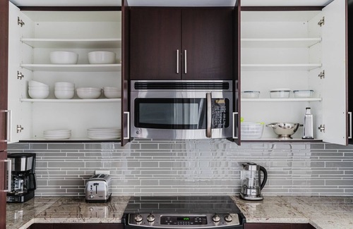 Woodmont Triangle Apartment | Blueground | Bethesda 1bd apartment
