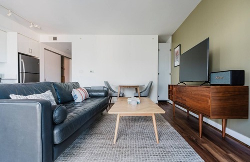 Mount Vernon Square Apartment | Blueground | Chinatown, AC, w/d, nr CityCenterDC