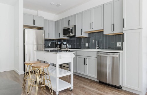 Dorchester Apartment | Blueground | Dorchester, gym, BBQ & JFK Library
