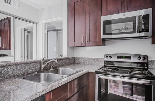 Atwater Village Apartment | Blueground | Glendale, pool & w/d, nr park