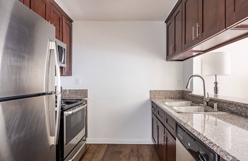 Downtown Apartment | Blueground | Glendale, pool & AC, nr Americana