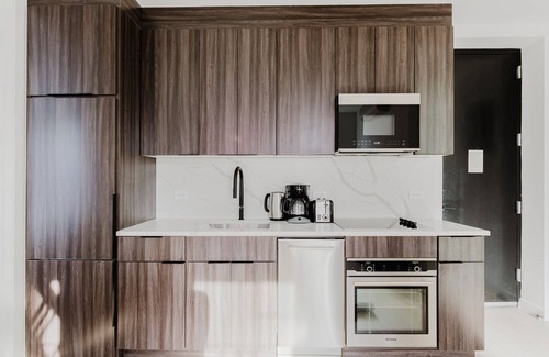 Greenpoint Apartment | Blueground | Greenpoint, AC & w/d, nr parks
