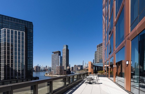 Greenpoint Apartment | Blueground | Greenpoint, pool & w/d, nr park