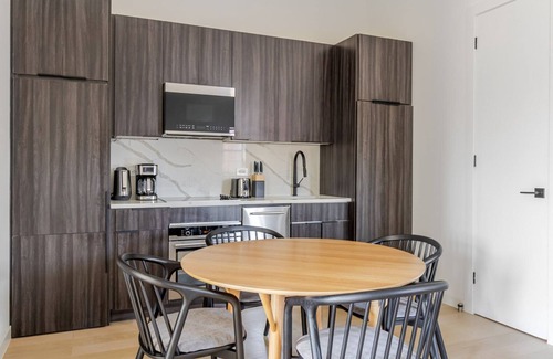 Greenpoint Apartment | Blueground | Greenpoint, view, nr Transmitter Park