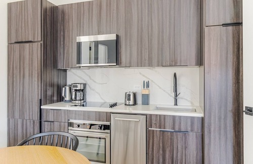 Greenpoint Apartment | Blueground | Greenpoint, view, nr Transmitter Park