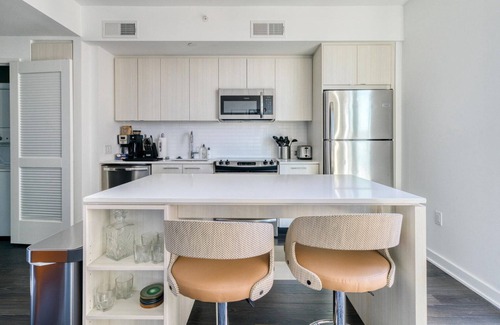 Reston Apartment | Blueground | Hunter Mill District, pool, nr Lake Anne