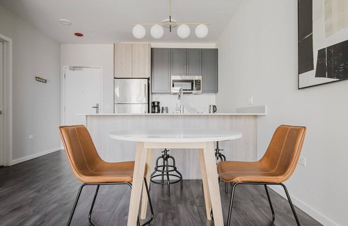 East Hyde Park Apartment | Blueground | Hyde Park, AC, w/d, nr museum