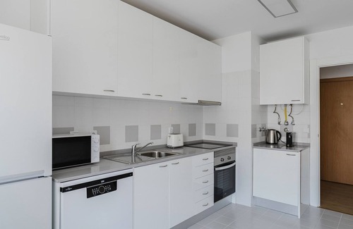 Cidade Universitaria Apartment | Blueground | Laranjeiras, washer & city view
