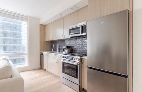 Hunters Point Apartment | Blueground | LIC, gym & w/d, nr MoMA PS1