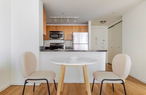 Hunters Point Apartment | Blueground | LIC, pool & gym, nr parks