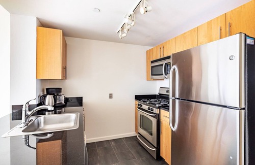 Hunters Point Apartment | Blueground | LIC, pool & gym, nr parks