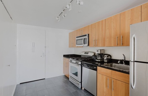 Hunters Point Apartment | Blueground | Long Island City 1bd apartment