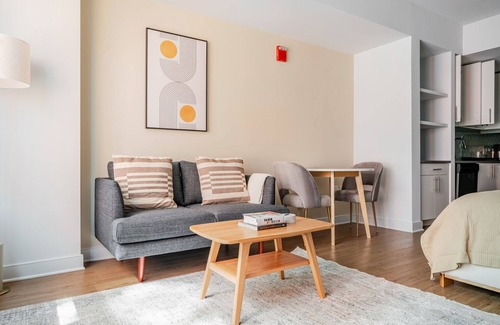 Mount Vernon Triangle Apartment | Blueground | Mt Vernon, rooftop & gym, nr museums
