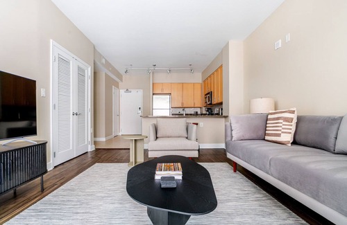 Mount Vernon Square Apartment | Blueground | Mt Vernon Sq, pool & gym, nr museums