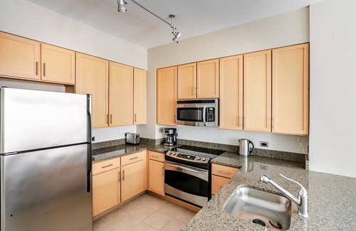 Mount Vernon Square Apartment | Blueground | Mt Vernon Sq, pool & gym, nr museums