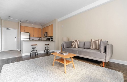 Mount Vernon Square Apartment | Blueground | Mt Vernon Sq, pool & gym, nr museums