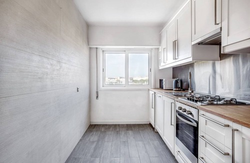 Paco De Arcos Apartment | Blueground | Paço de Arcos, sea view
