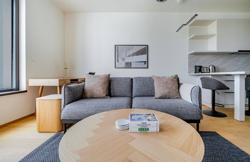 Prague 9 Apartment | Blueground | Prague 9, balcony, free parking (PRG-46)