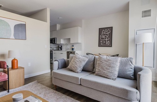 Revere Apartment | Blueground | Revere, pool, nr Revere Beach