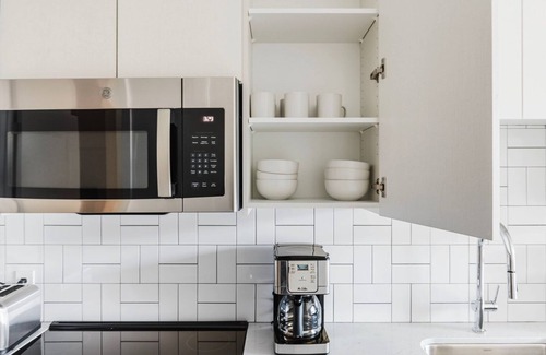 Revere Apartment | Blueground | Revere, pool, nr Revere Beach