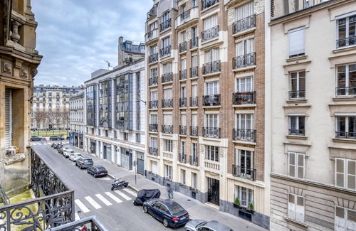 Quartier de l'Ecole-Militaire Apartment | Blueground | Sèvres-Lecourbe, furnished, intercom