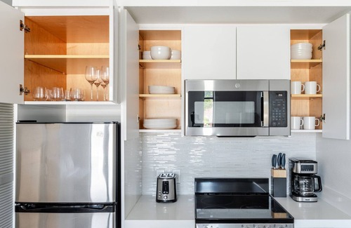 South Berkeley Apartment | Blueground | S. Shattuck, AC, nr UC Berkeley