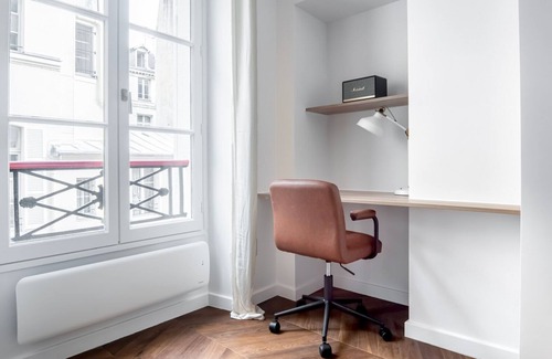 Quartier de la Place-Vendome Apartment | Blueground | Saint-Honoré, nr opera