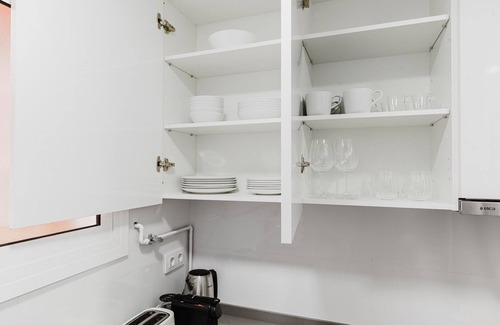 Sarria Apartment | Blueground | Sarrià, AC & balcony, nr Pedralbes