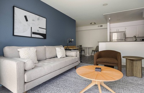 Sherman Oaks Apartment | Blueground | Sherman Oaks, view, nr Lake Balboa