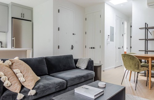 Williamsburg Apartment | Blueground | South Williamsburg, washer, nr Domino Park