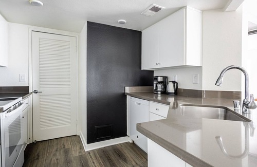 Studio City Apartment | Blueground | Studio City, pool & w/d, nr Universal