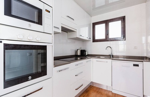 Les Tres Torres Apartment | Blueground | Vila de Gràcia 2bd apartment